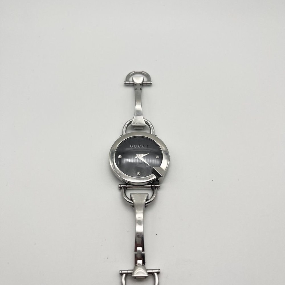 Authentic Gucci Women's 122 Chiodo YA122502 - Picture 3 of 3